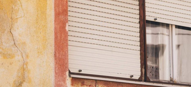 神奈川県の外壁塗装知らずに後悔する住宅オーナーが陥る落とし穴と資産崩壊の危機